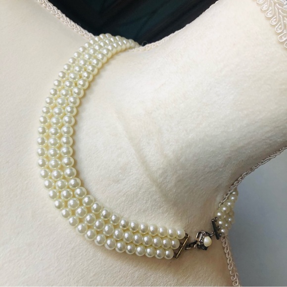 Vintage Feinberg triple strand white glass pearl necklace